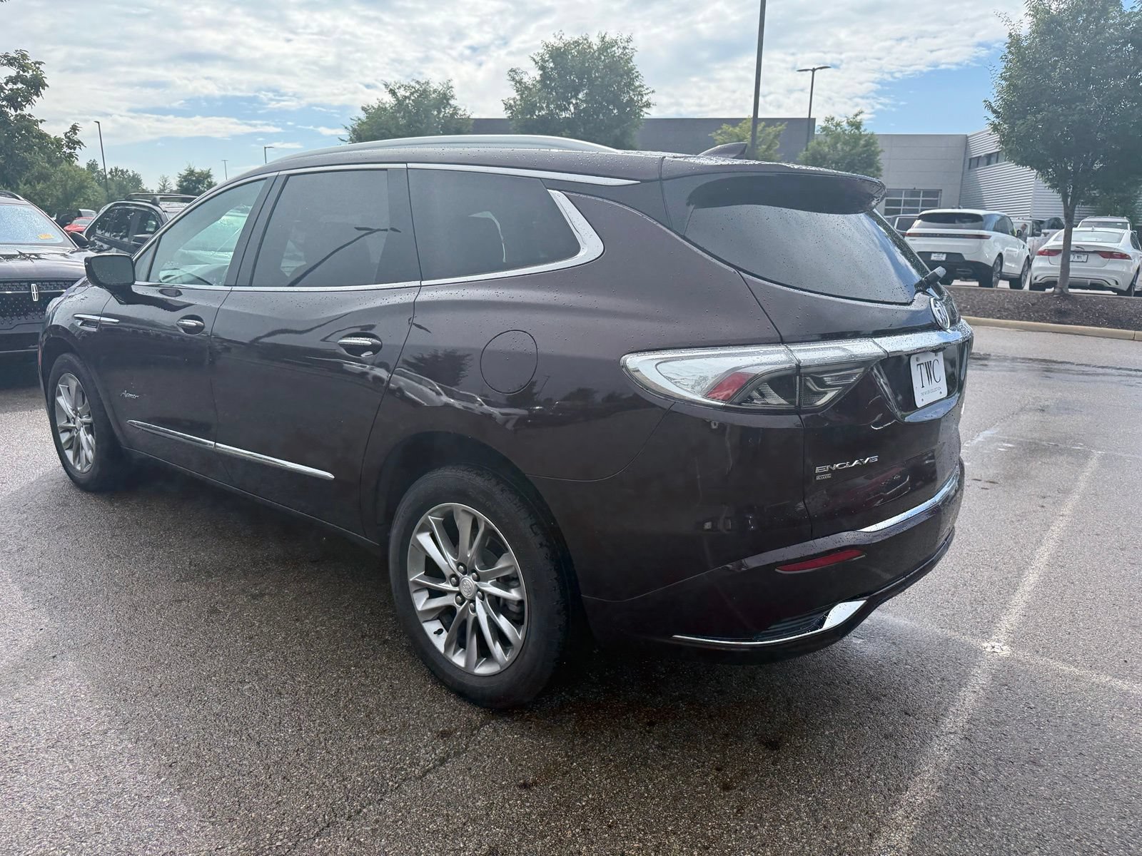 Used 2022 Buick Enclave Avenir w/ Avenir Technology Package AWD/4WD image 7