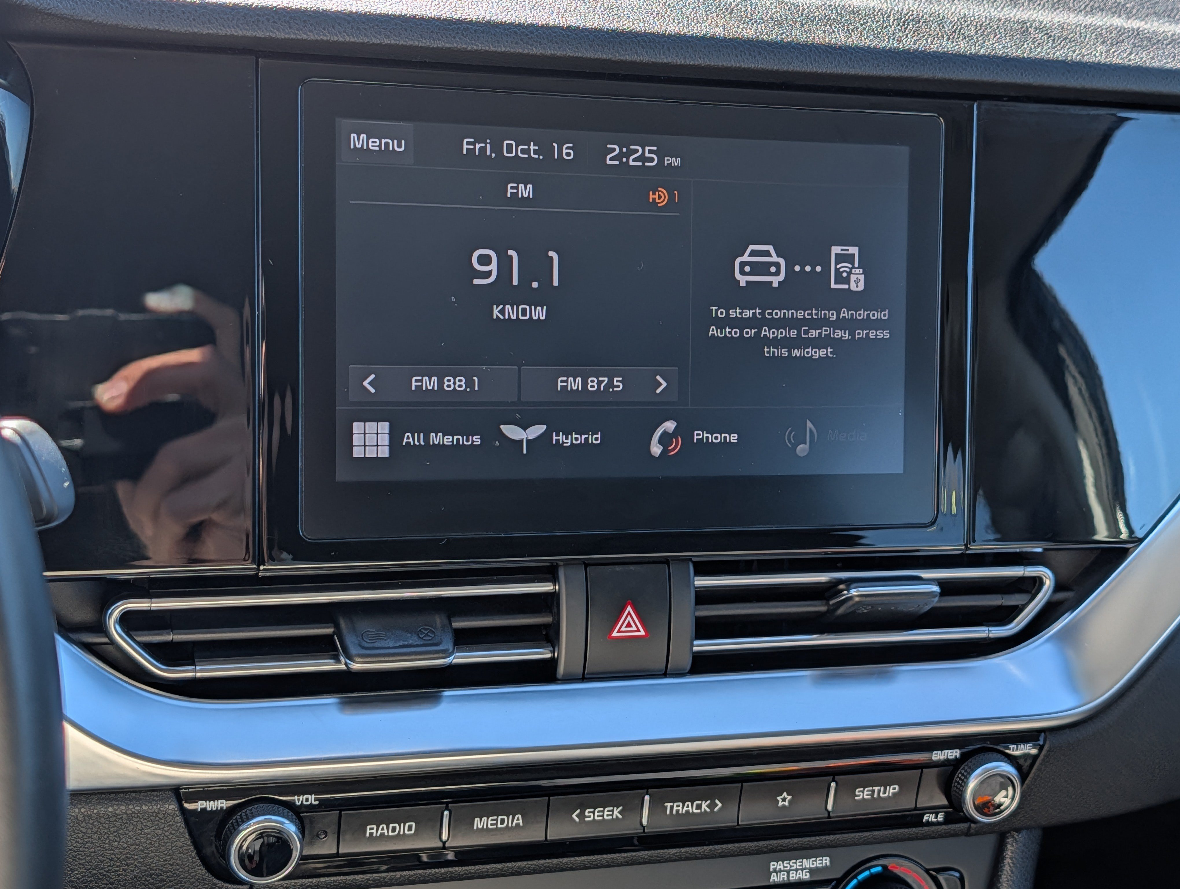 Certified 2022 Kia Niro LXS w/ Digital Cluster Package FWD image 22