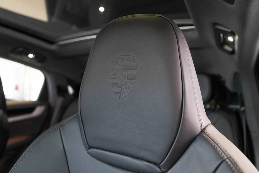 New 2026 Porsche Cayenne Coupe AWD/4WD image 6
