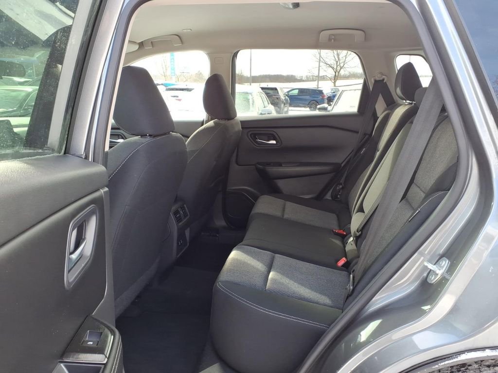 Used 2024 Nissan Rogue SV image 11
