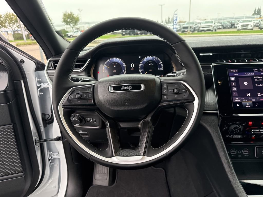 New 2025 Jeep Grand Cherokee Altitude AWD/4WD image 24