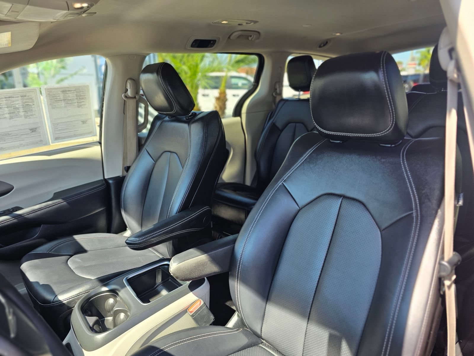 Used 2024 Chrysler Pacifica Limited FWD image 22