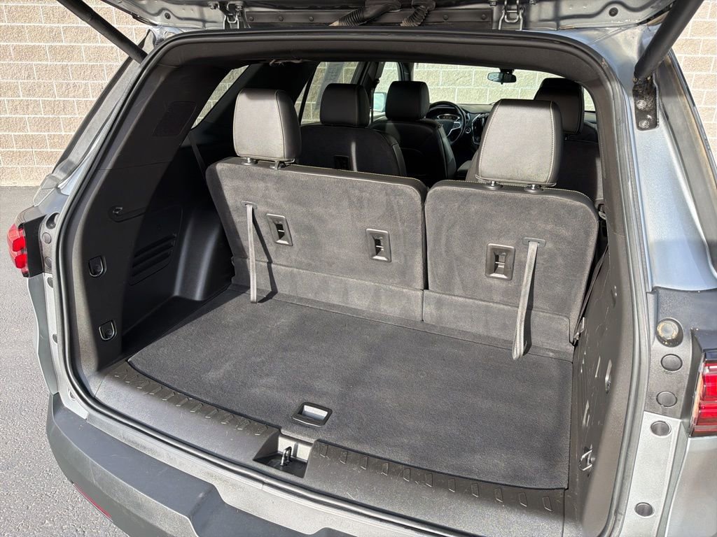 Used 2023 Chevrolet Traverse LT image 37