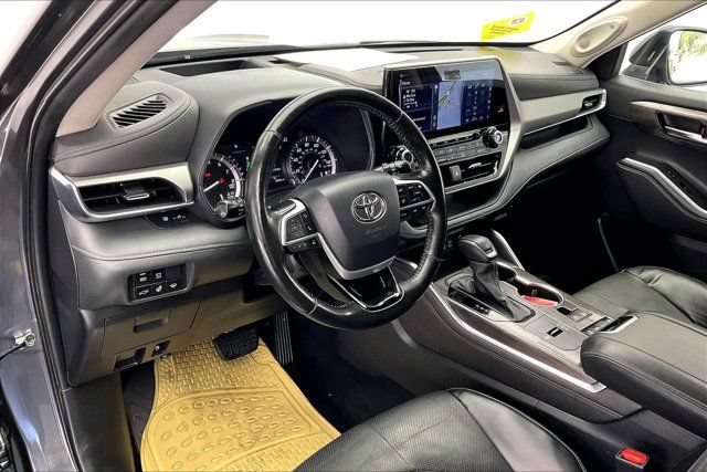 Used 2022 Toyota Highlander Platinum FWD image 14