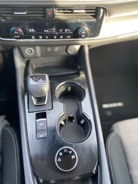 Used 2022 Nissan Rogue SV image 20