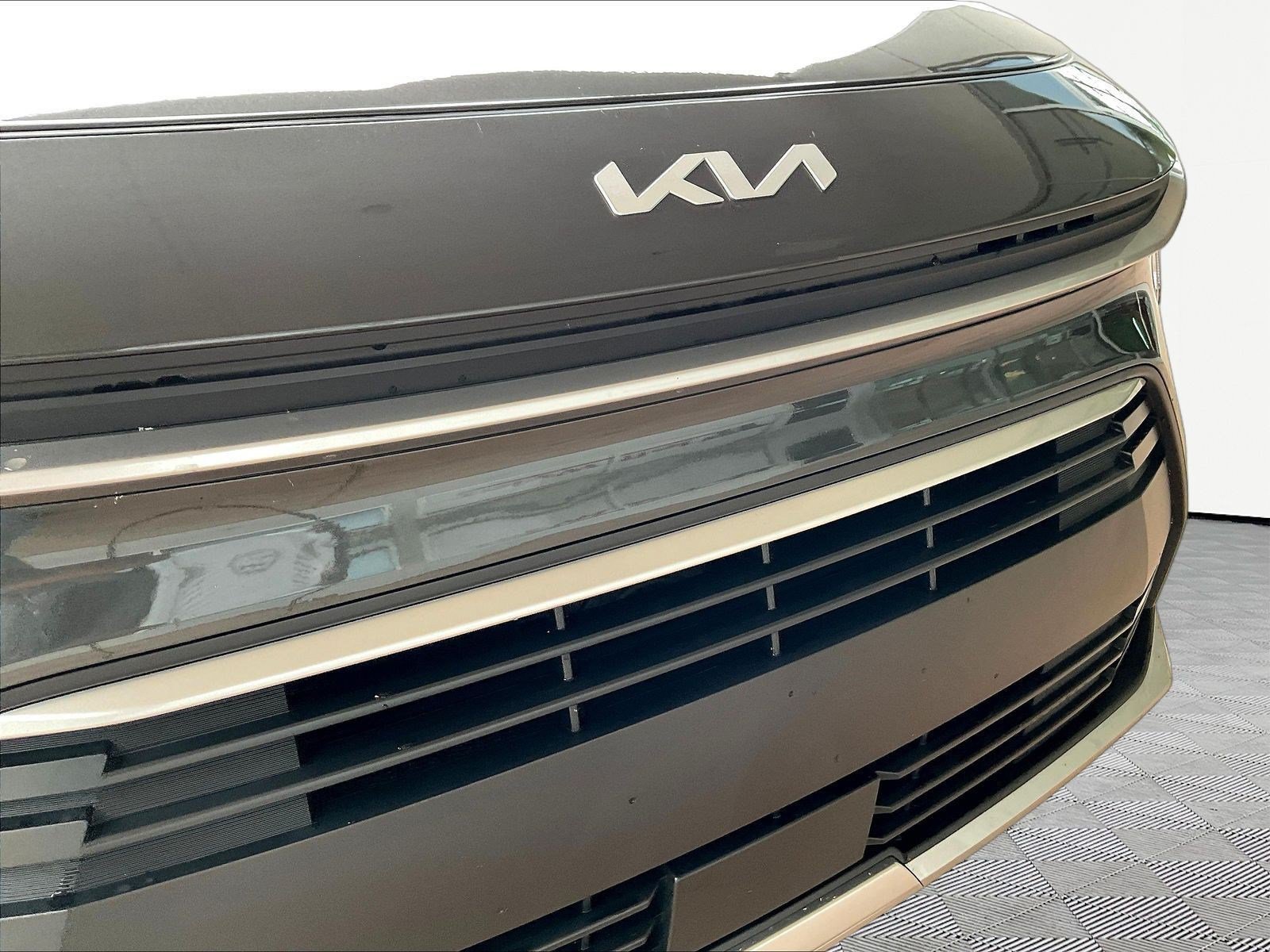 Used 2023 Kia Niro EX FWD image 30
