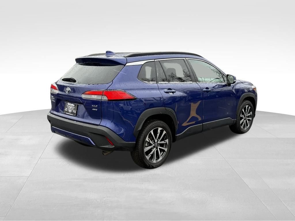 Used 2024 Toyota Corolla Cross XLE image 8
