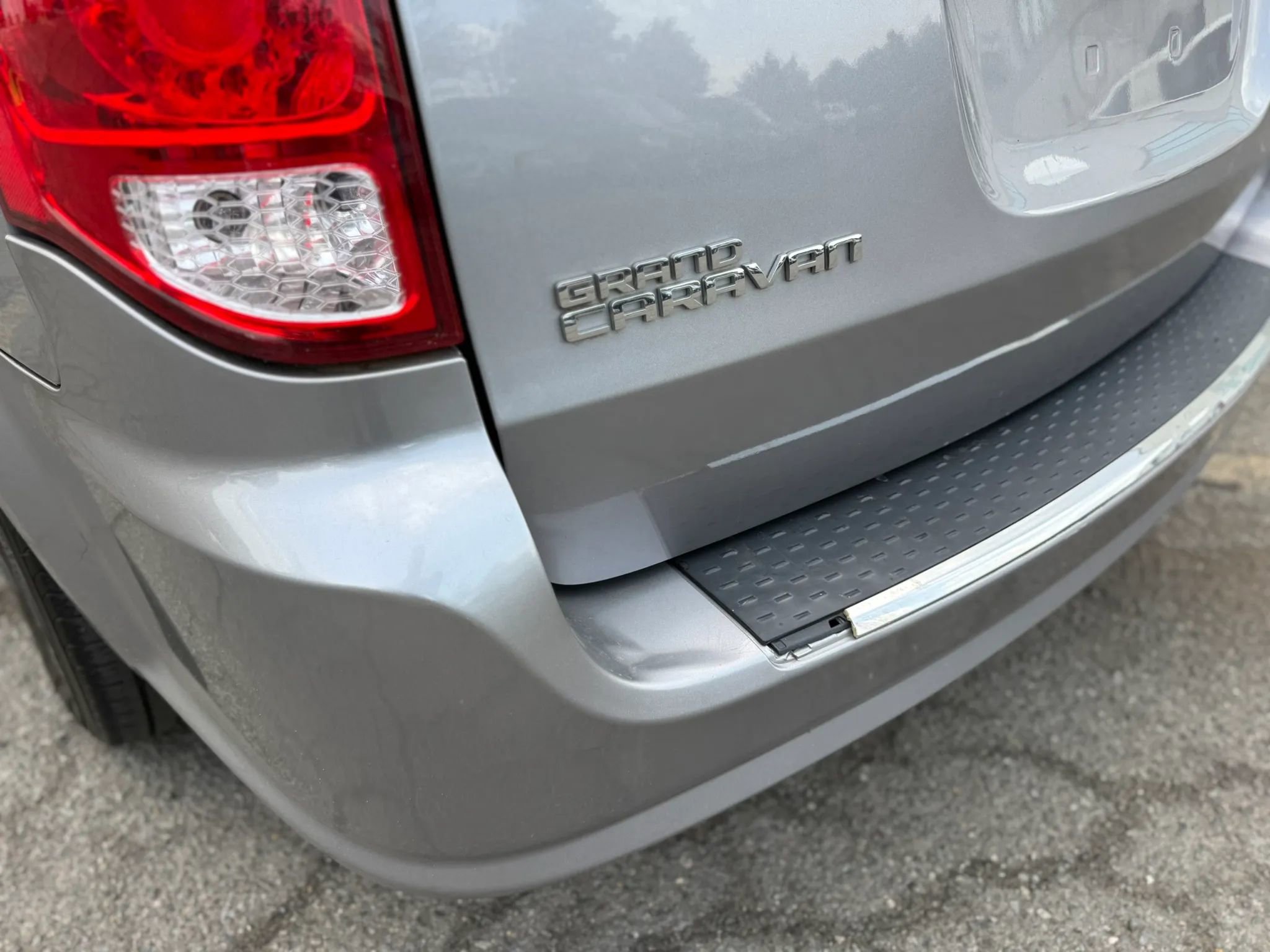 Used 2018 Dodge Grand Caravan SXT FWD image 9