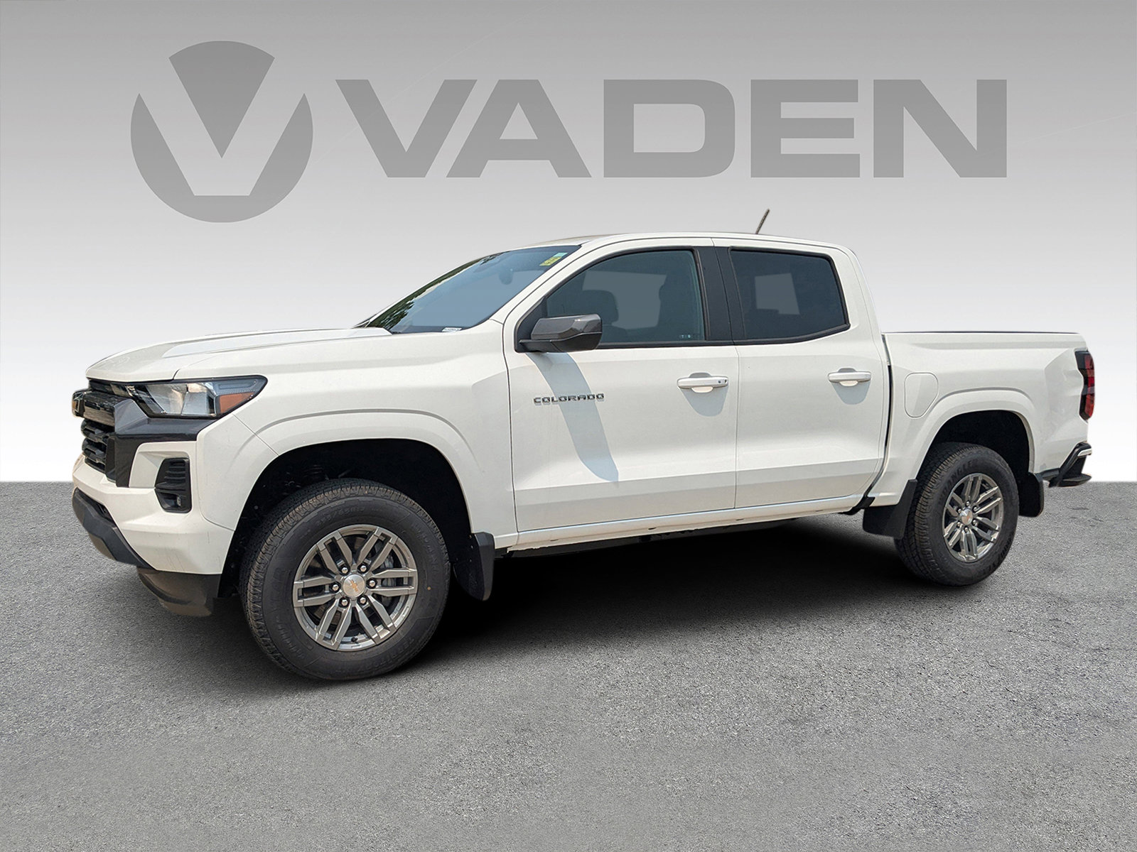 Used 2024 Chevrolet Colorado LT w/ LT Convenience Package II image 2