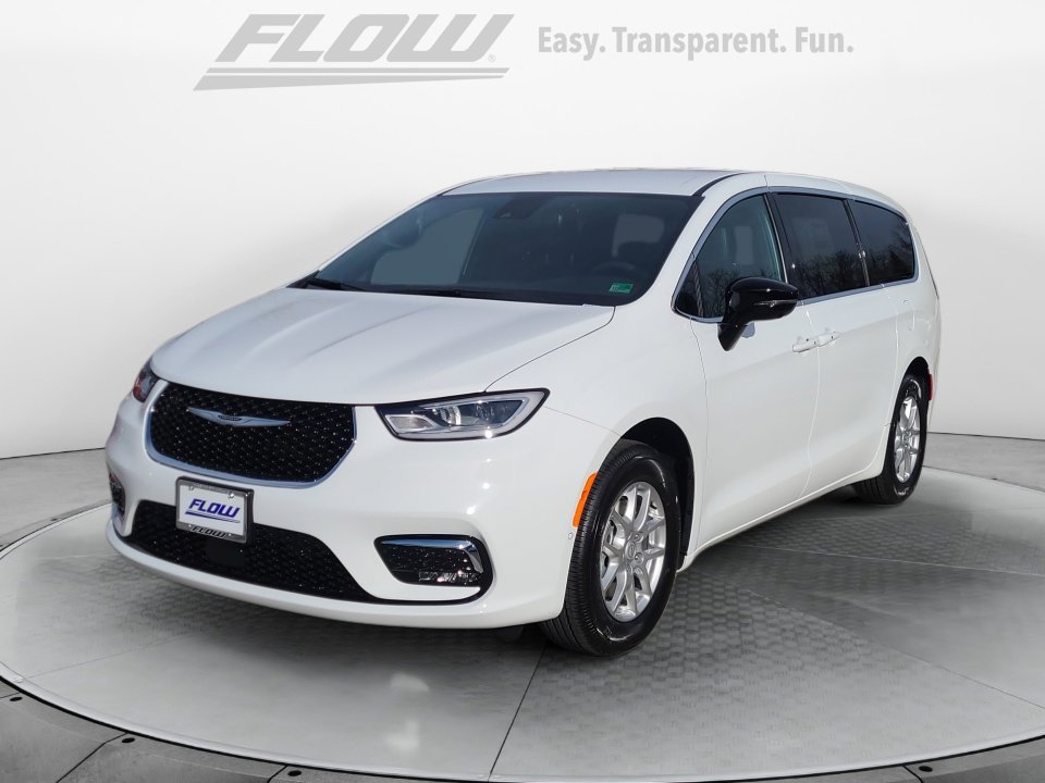 New 2026 Chrysler Pacifica Select image 3