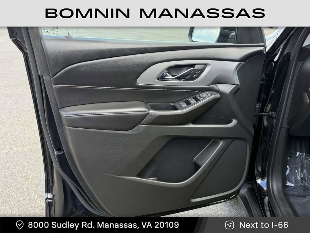 Used 2021 Chevrolet Traverse LT image 13