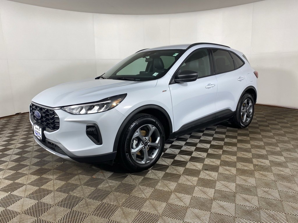 Used 2025 Ford Escape ST-Line w/ Cold Weather Package image 6