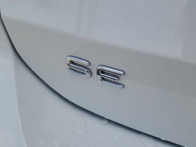 Used 2025 Volkswagen Taos SE w/ Panoramic Sunroof Package image 6