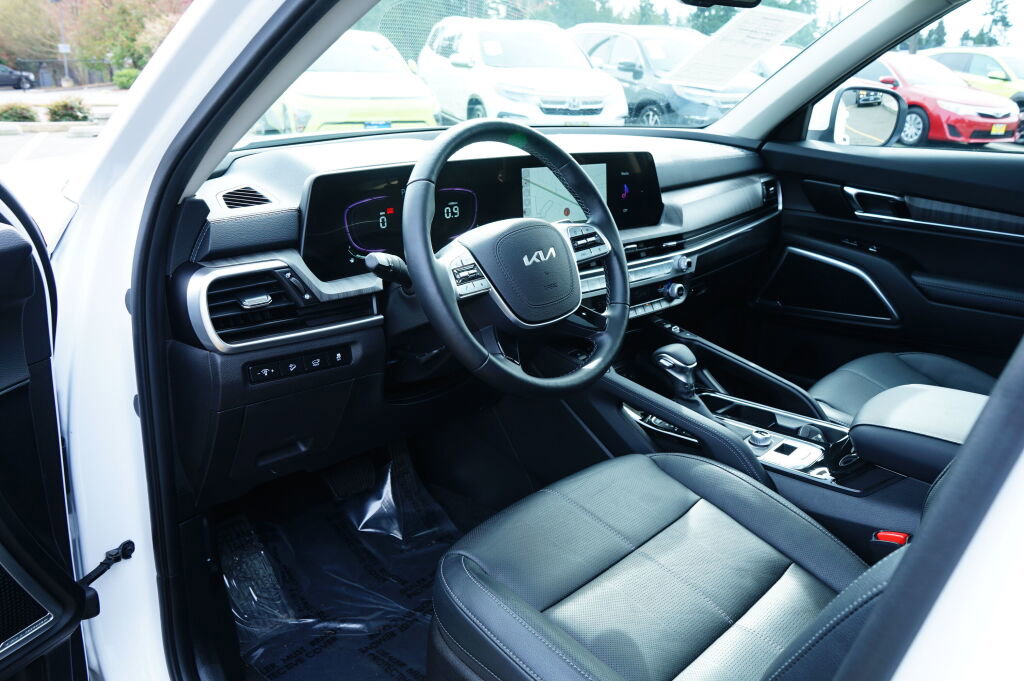 Used 2023 Kia Telluride EX image 13
