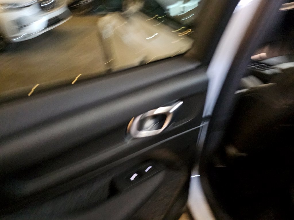 Certified 2025 Volvo XC40 B5 Ultra AWD/4WD image 13