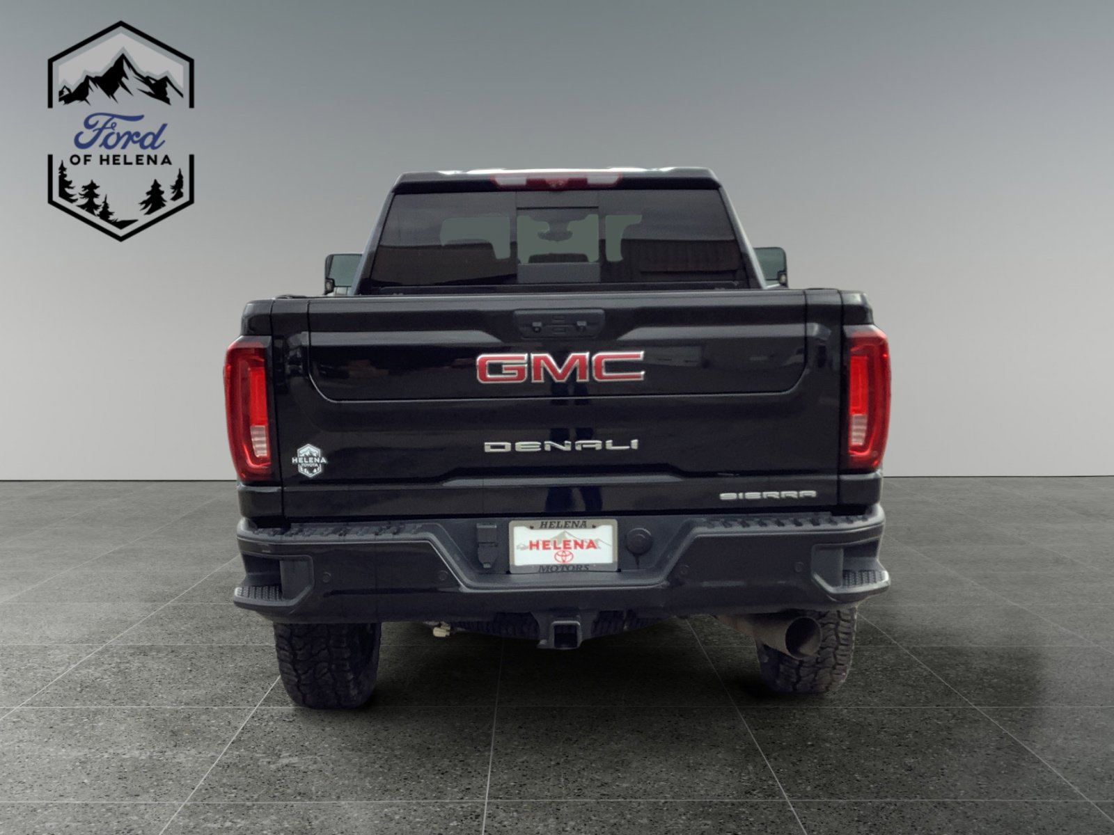 Used 2022 GMC Sierra 2500 Denali w/ Denali Black Diamond Edition image 4