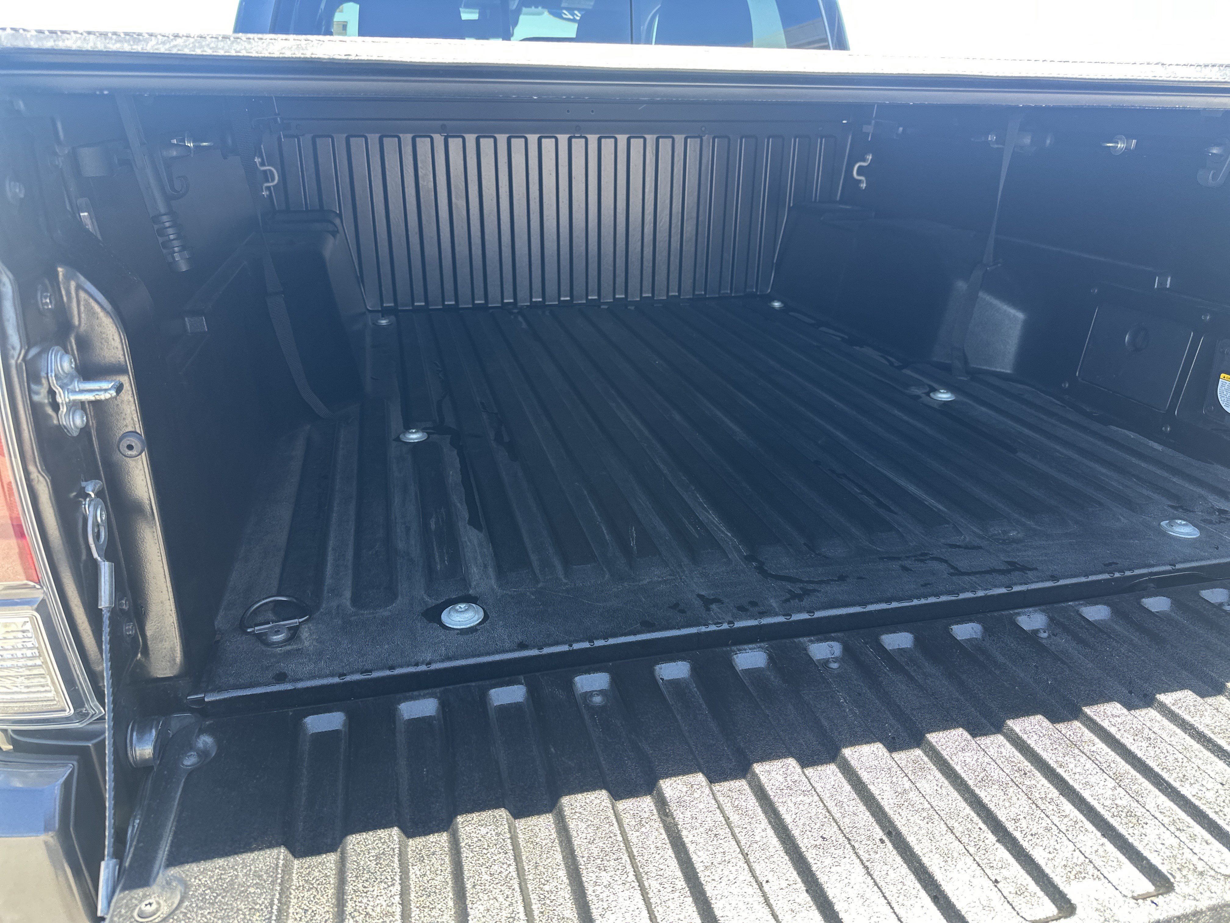 Used 2022 Toyota Tacoma TRD Sport w/ Black Out Package (TMS) AWD/4WD image 9