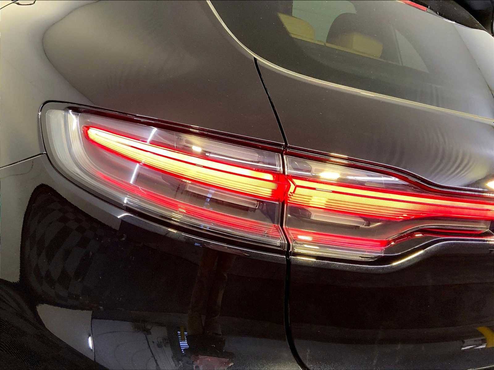 Certified 2025 Porsche Macan image 30