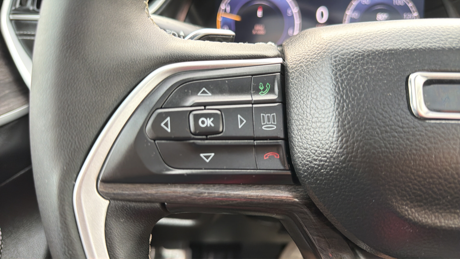 Used 2024 Jeep Grand Cherokee Limited w/ Black Appearance Package AWD/4WD image 18