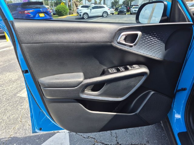 Used 2025 Kia Soul EX FWD image 19