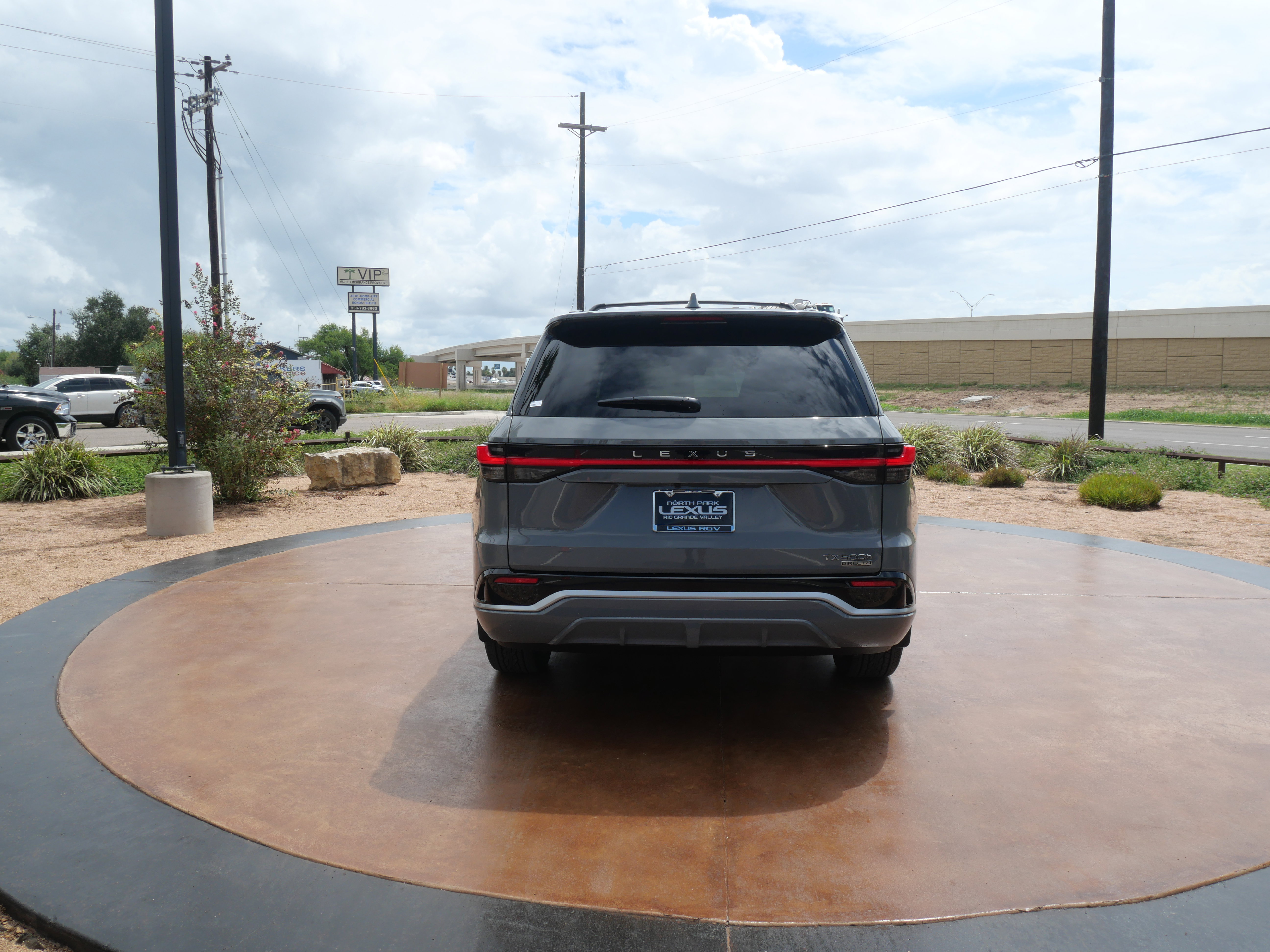 New 2025 Lexus TX 500h AWD image 3