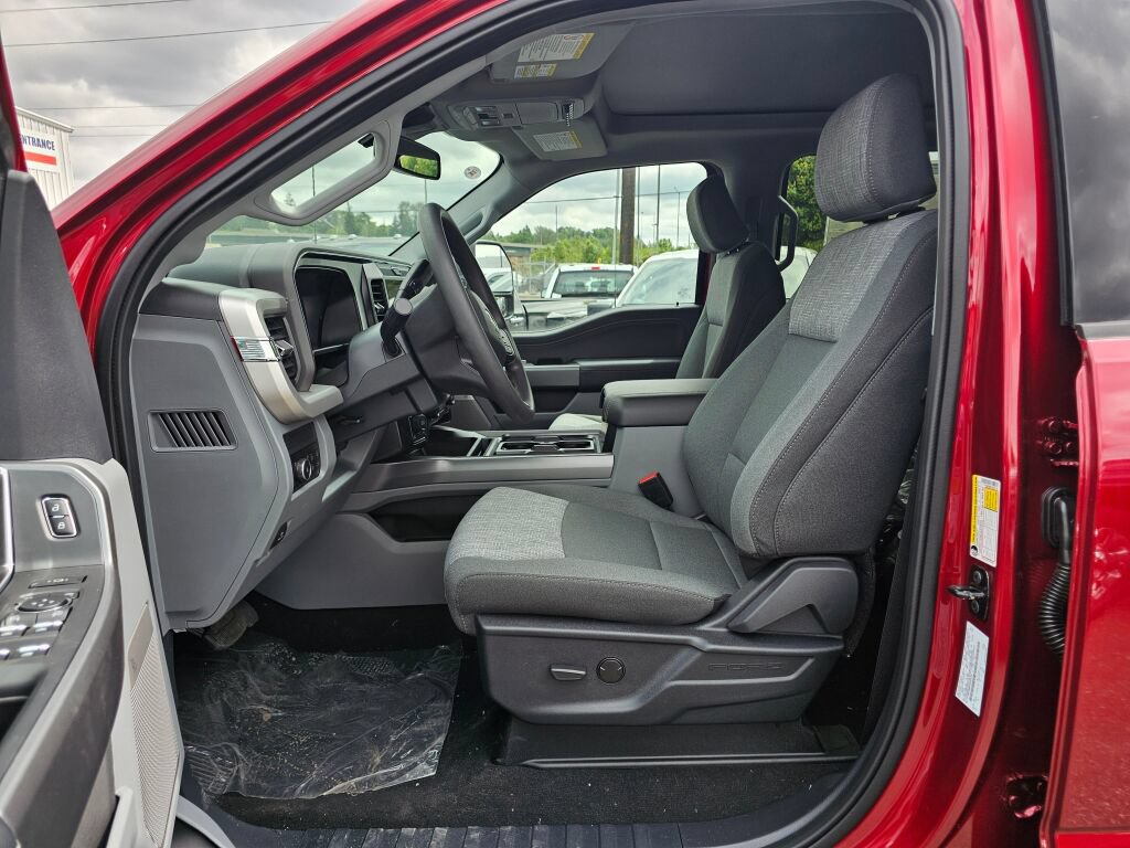 New 2026 Ford F350 XLT w/ XLT Premium Package AWD/4WD image 15