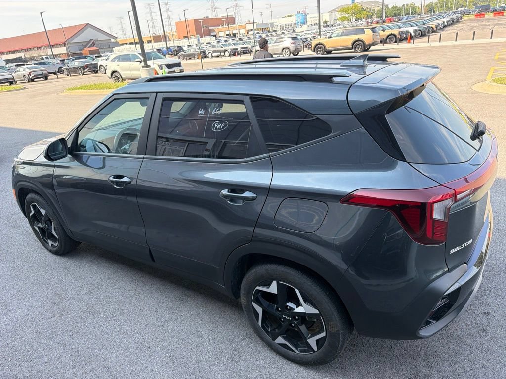 Used 2025 Kia Seltos S FWD image 4