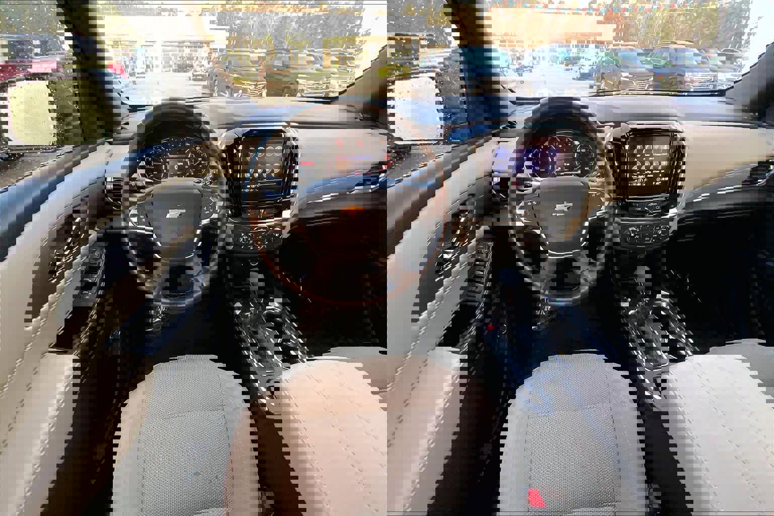 Used 2023 Chevrolet Traverse LT image 5