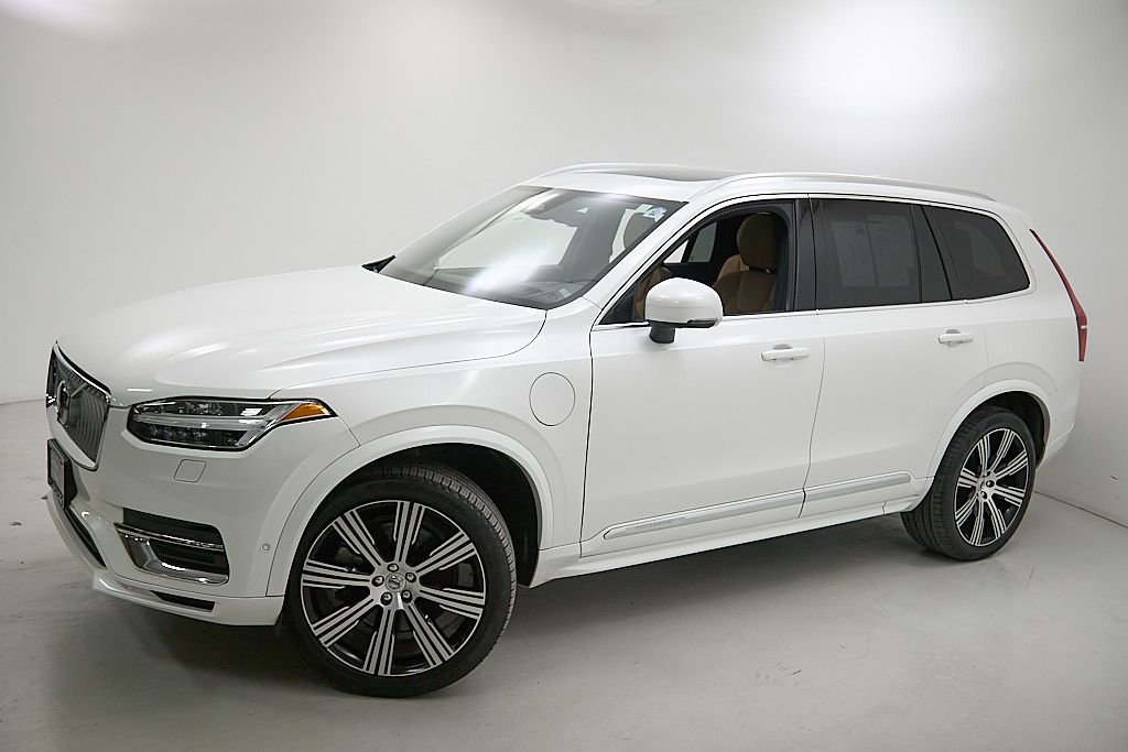 Certified 2024 Volvo XC90 T8 Ultimate w/ Protection Package image 3