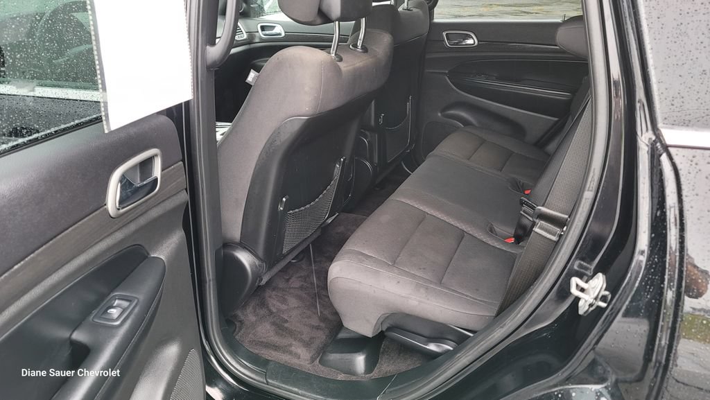 Used 2018 Jeep Grand Cherokee Laredo AWD/4WD image 24