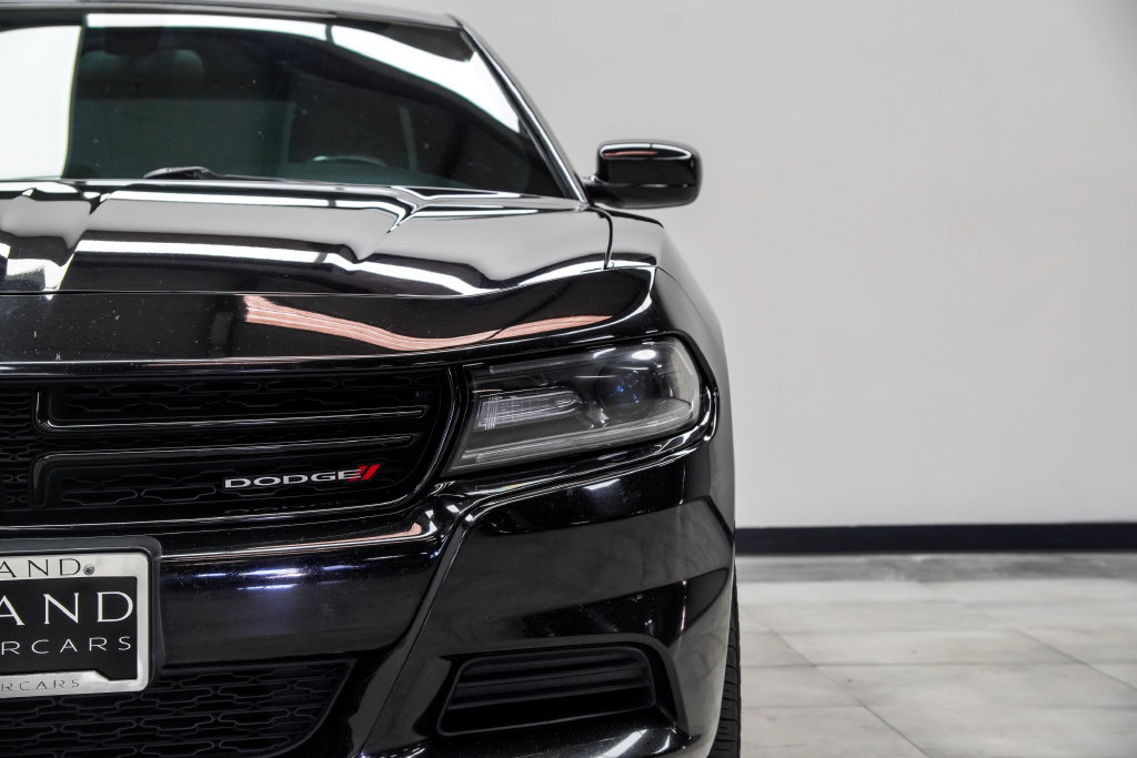 Used 2018 Dodge Charger SXT w/ Blacktop Package RWD image 5