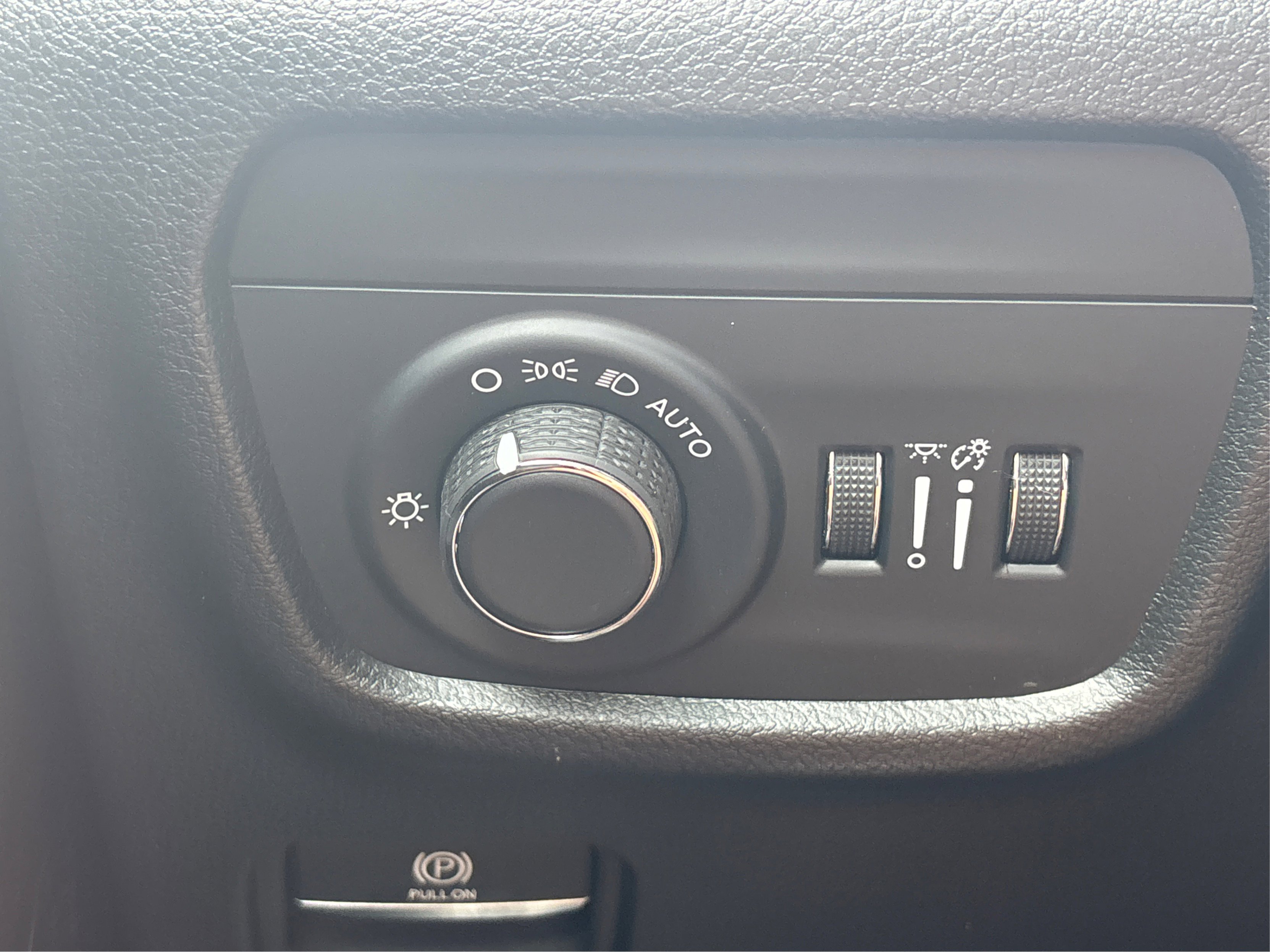 Used 2024 Jeep Grand Cherokee Laredo image 21