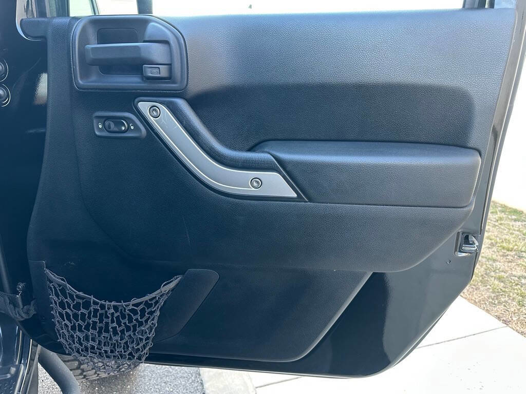 Used 2012 Jeep Wrangler Unlimited Rubicon w/ Dual Top Group image 15