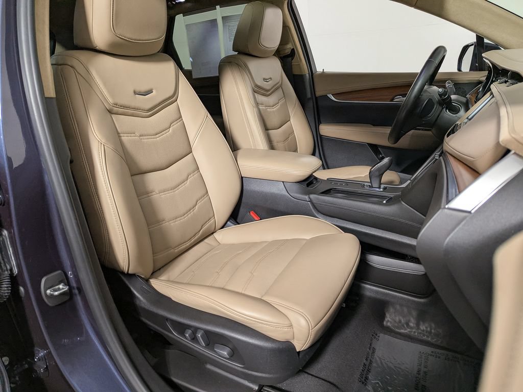 Used 2019 Cadillac XT5 Platinum AWD/4WD image 28