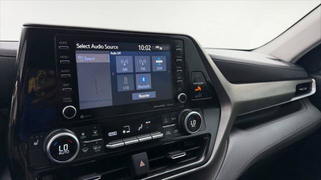 Used 2021 Toyota Highlander XLE AWD/4WD image 30