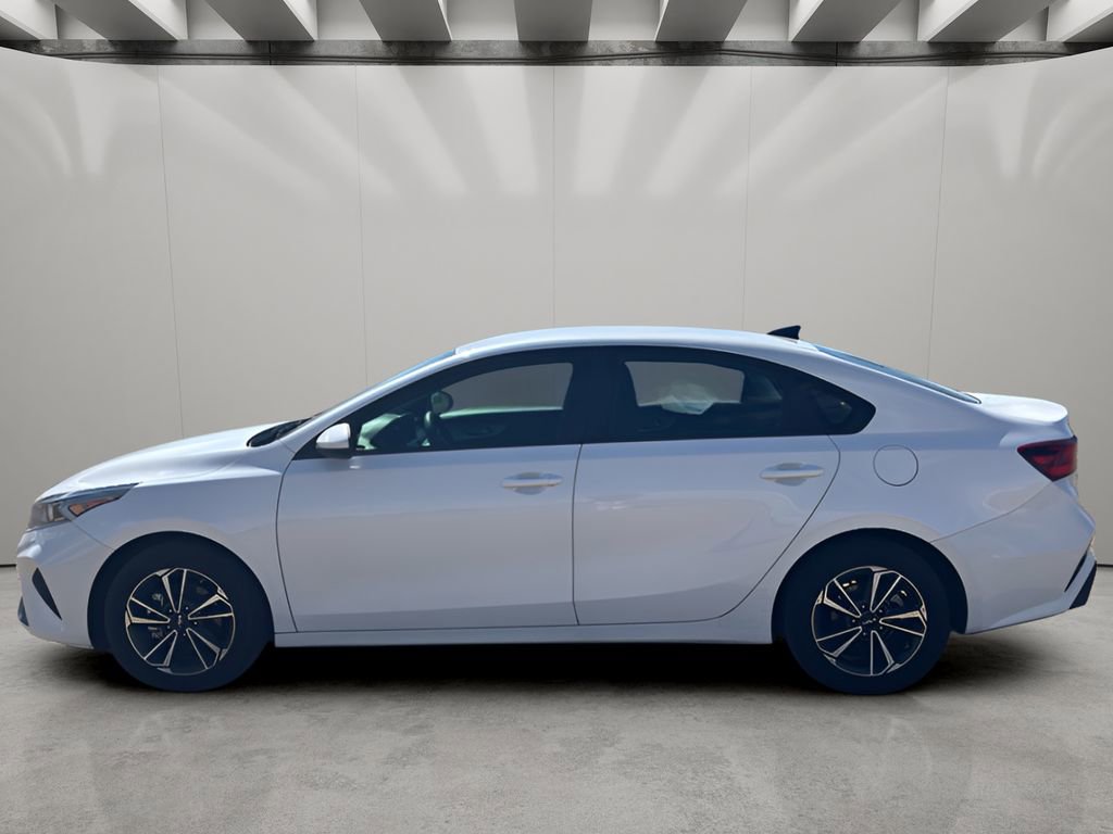 Used 2023 Kia Forte LXS image 2