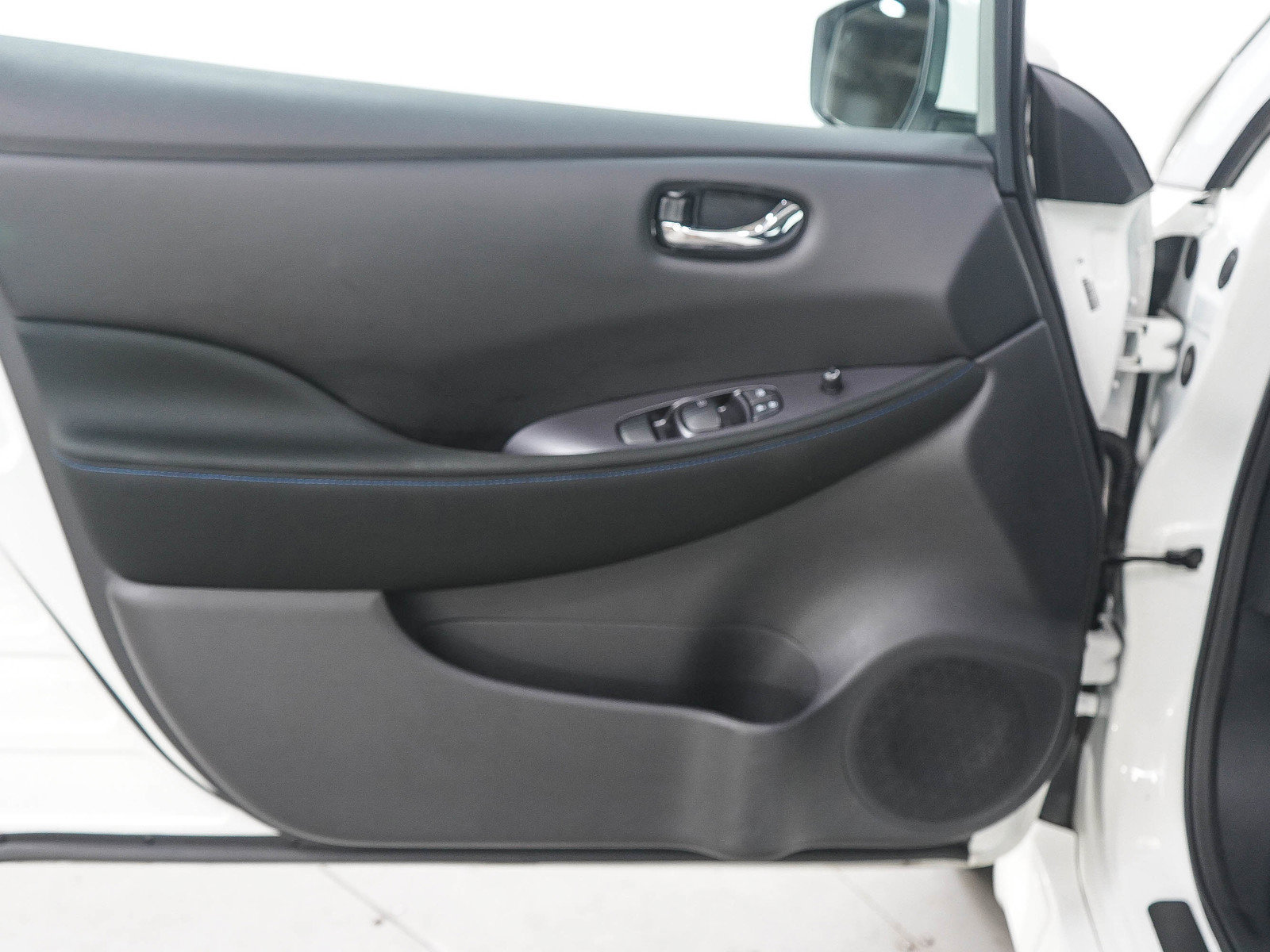 Used 2025 Nissan Leaf S FWD image 18