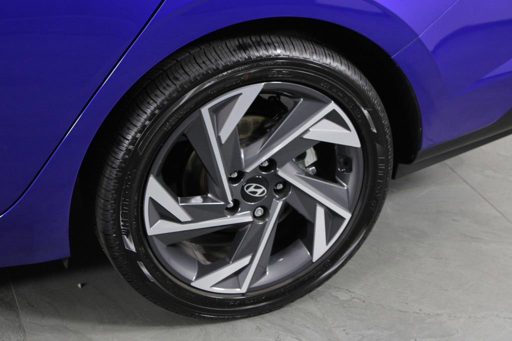 Certified 2025 Hyundai Elantra SEL image 11