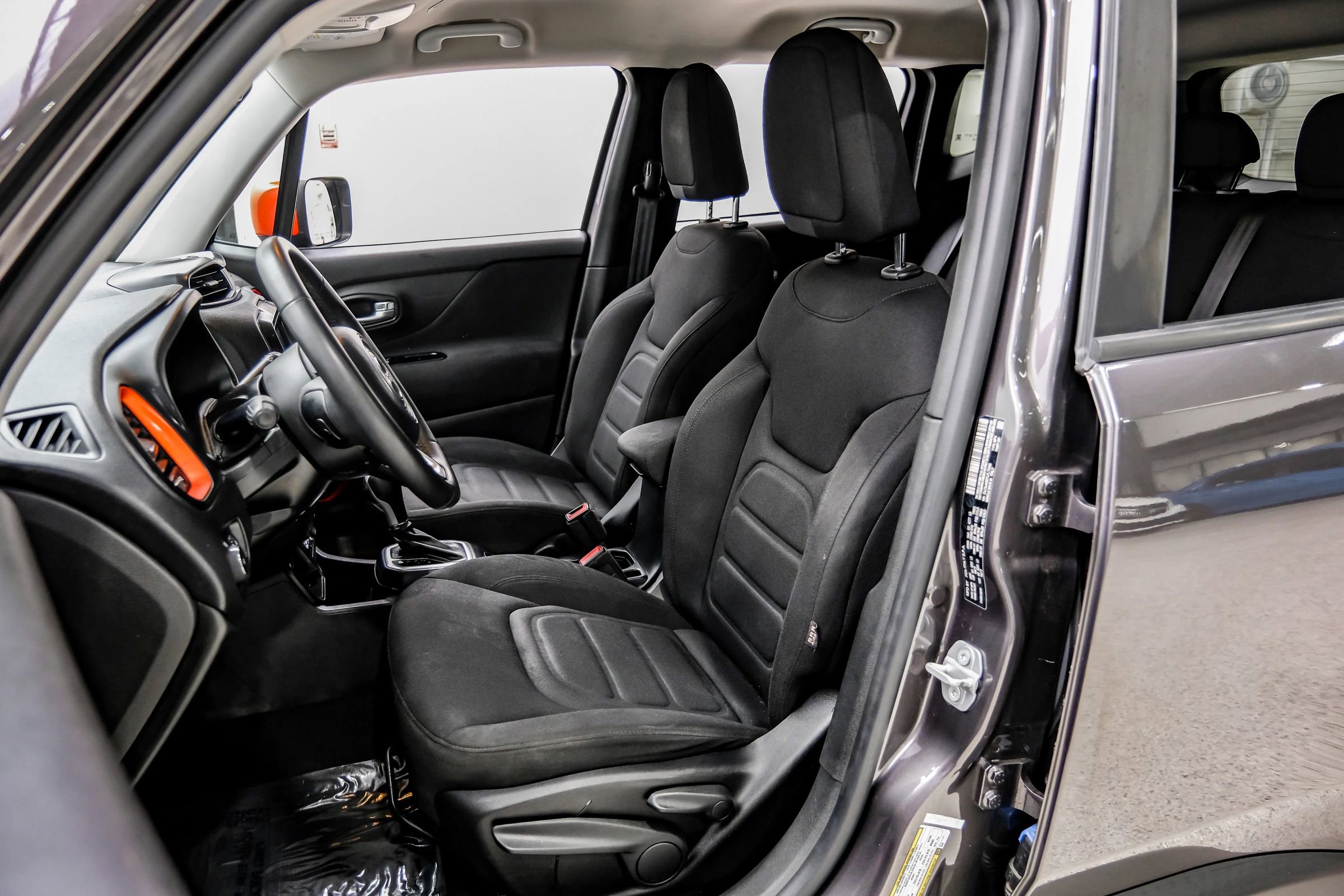 Used 2020 Jeep Renegade Latitude image 17