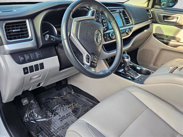 Used 2018 Toyota Highlander XLE AWD/4WD image 10