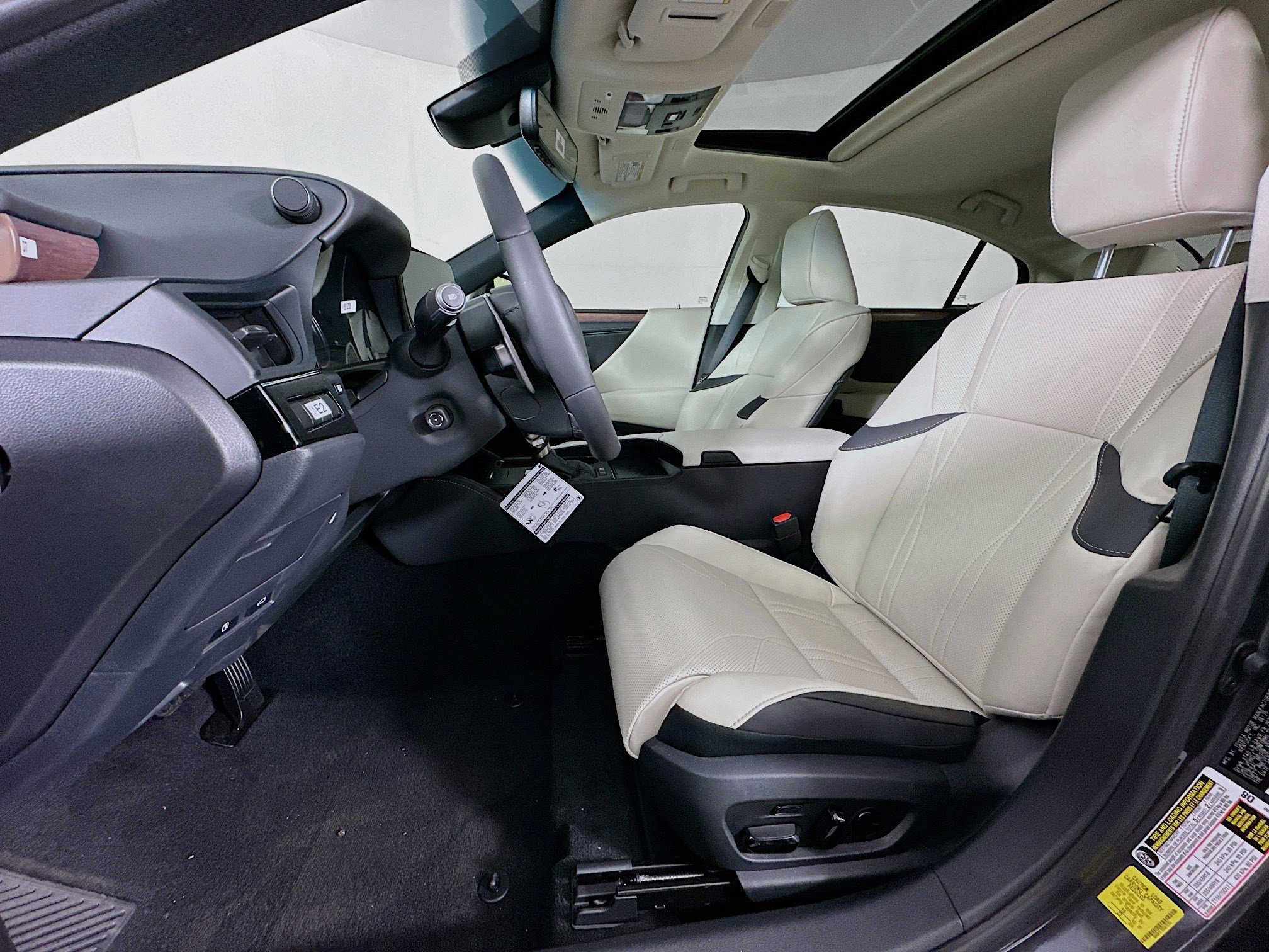 New 2025 Lexus ES 300h w/ Luxury Package image 22