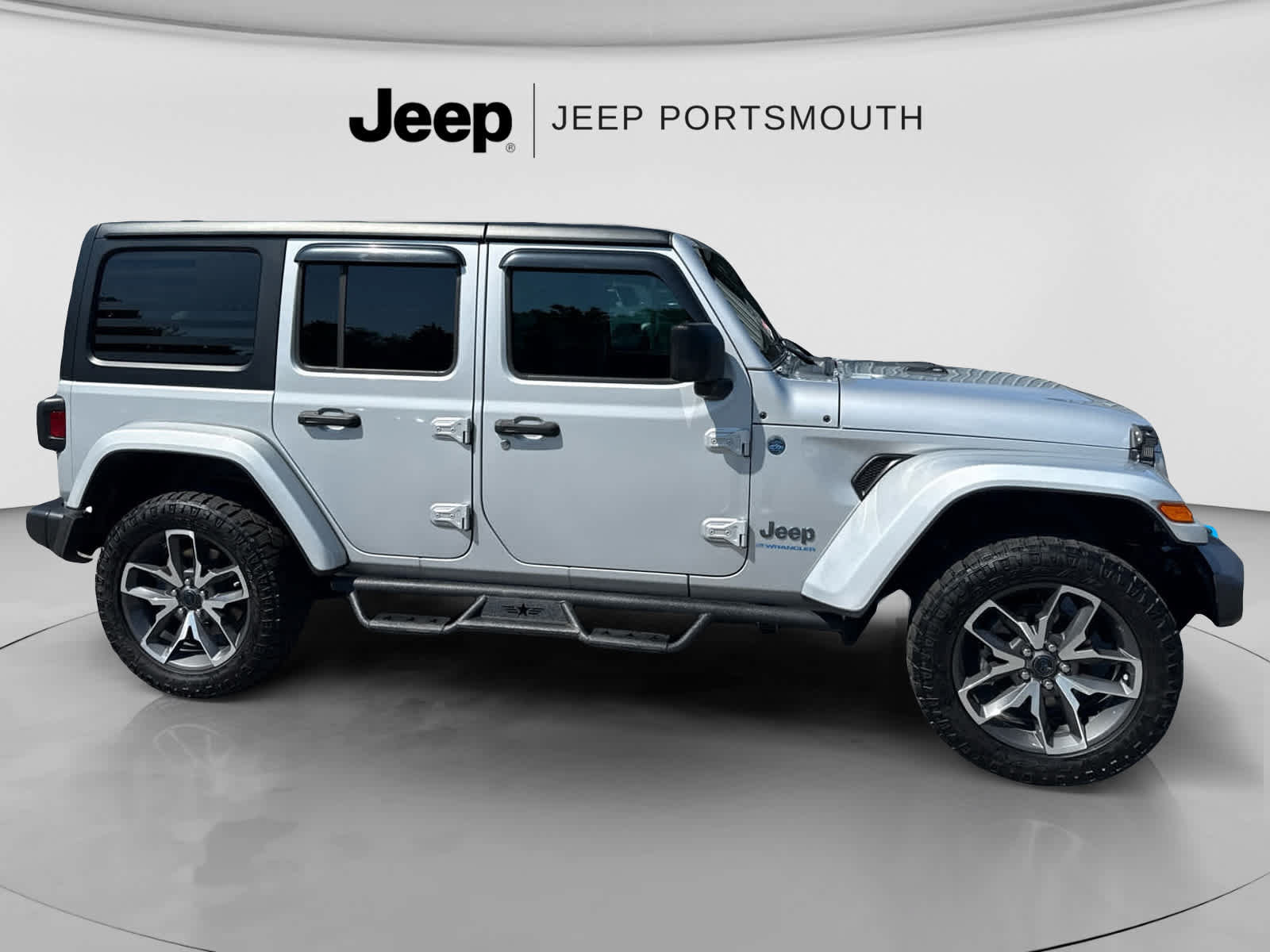 Used 2024 Jeep Wrangler Unlimited AWD/4WD image 2