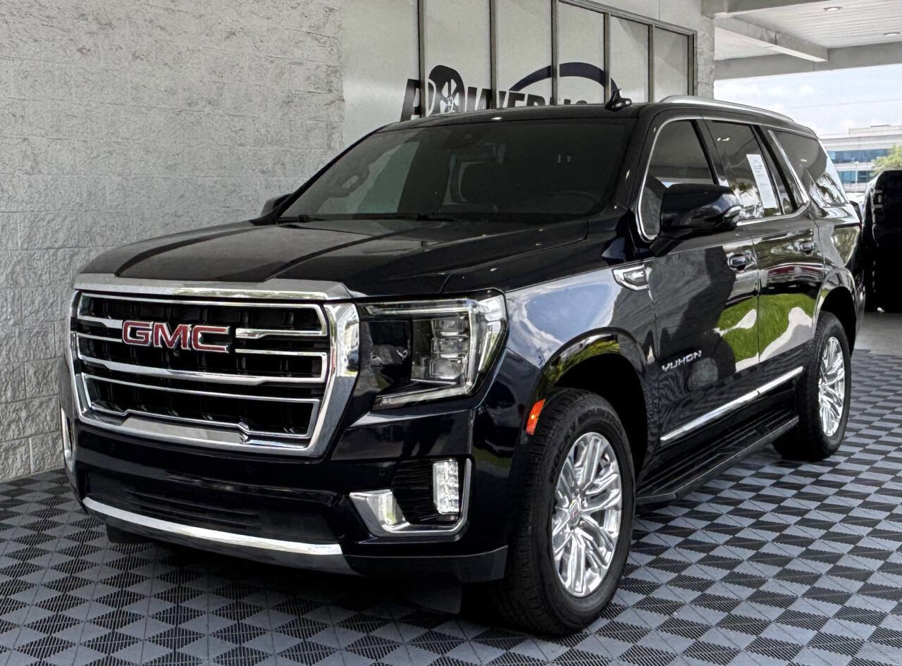 Used 2023 GMC Yukon SLT w/ SLT Premium Package AWD/4WD image 3