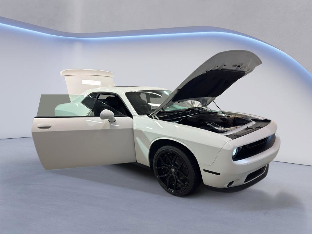 Used 2018 Dodge Challenger SXT Plus RWD image 8
