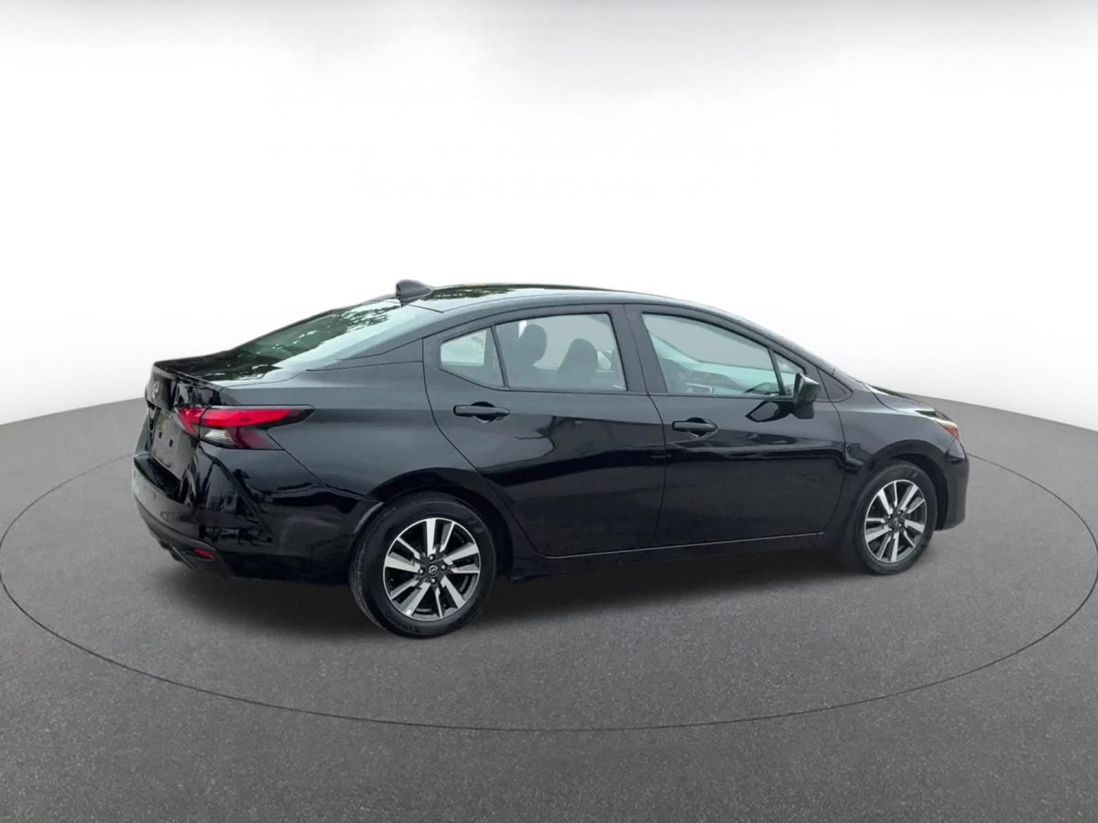 Used 2025 Nissan Versa SV FWD image 15
