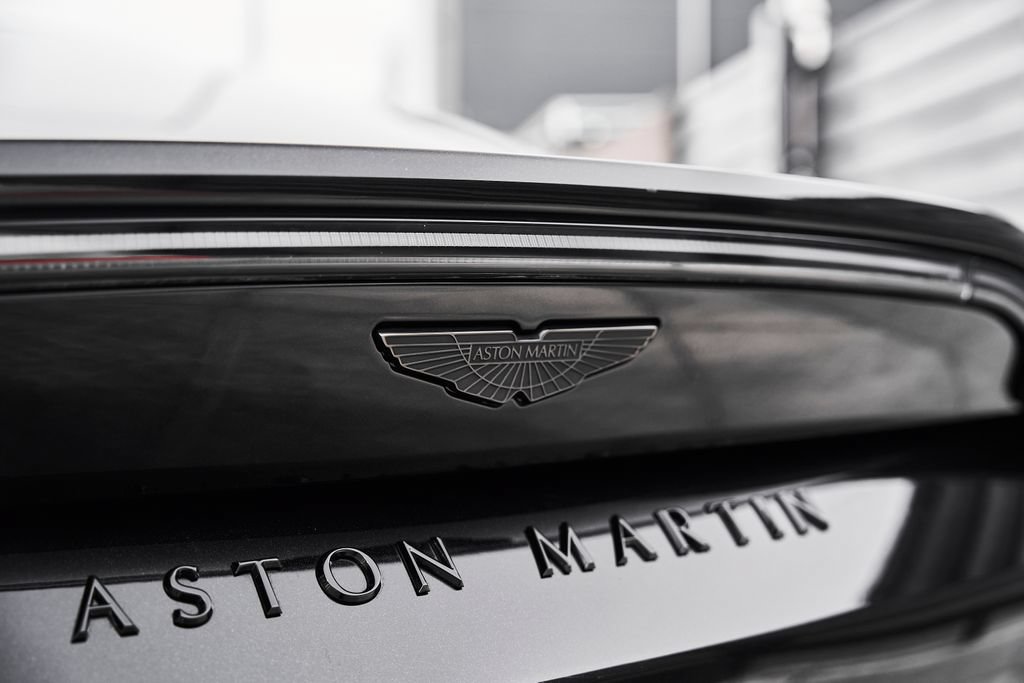 Used 2023 Aston Martin V8 Vantage Coupe RWD image 11
