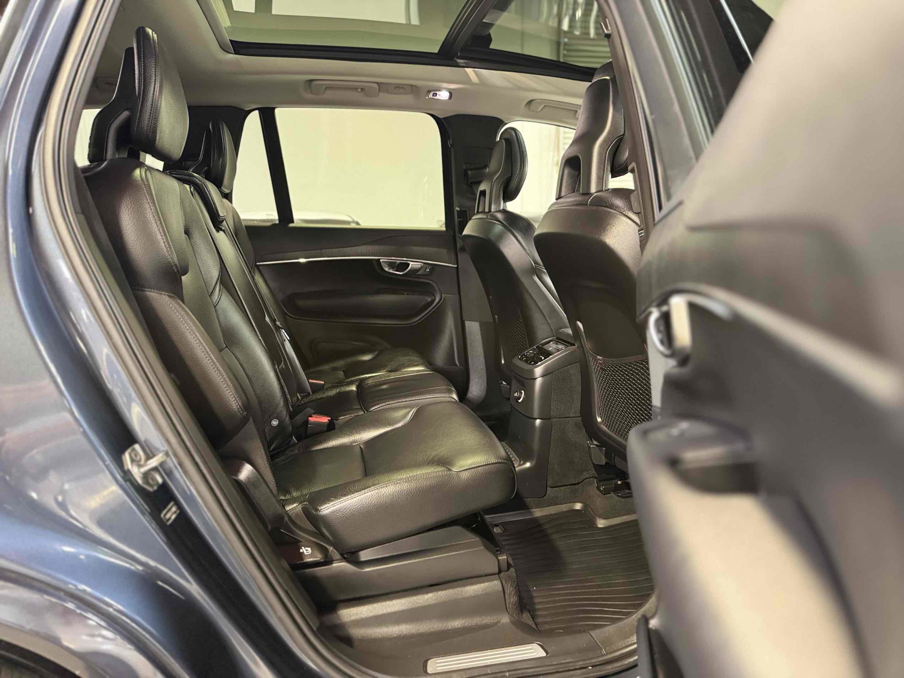 Used 2020 Volvo XC90 T8 Momentum w/ Protection Package Premier AWD/4WD image 15