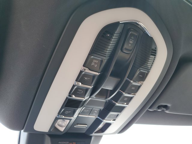 Certified 2020 Porsche Macan AWD/4WD image 37