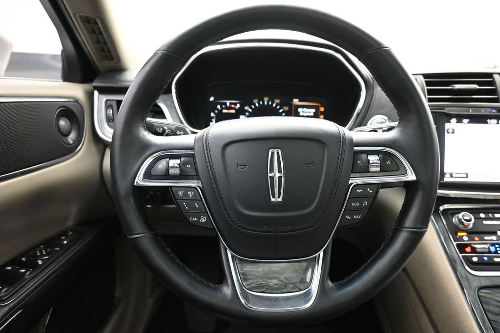 Used 2017 Lincoln Continental Reserve w/ Technology Package FWD image 2