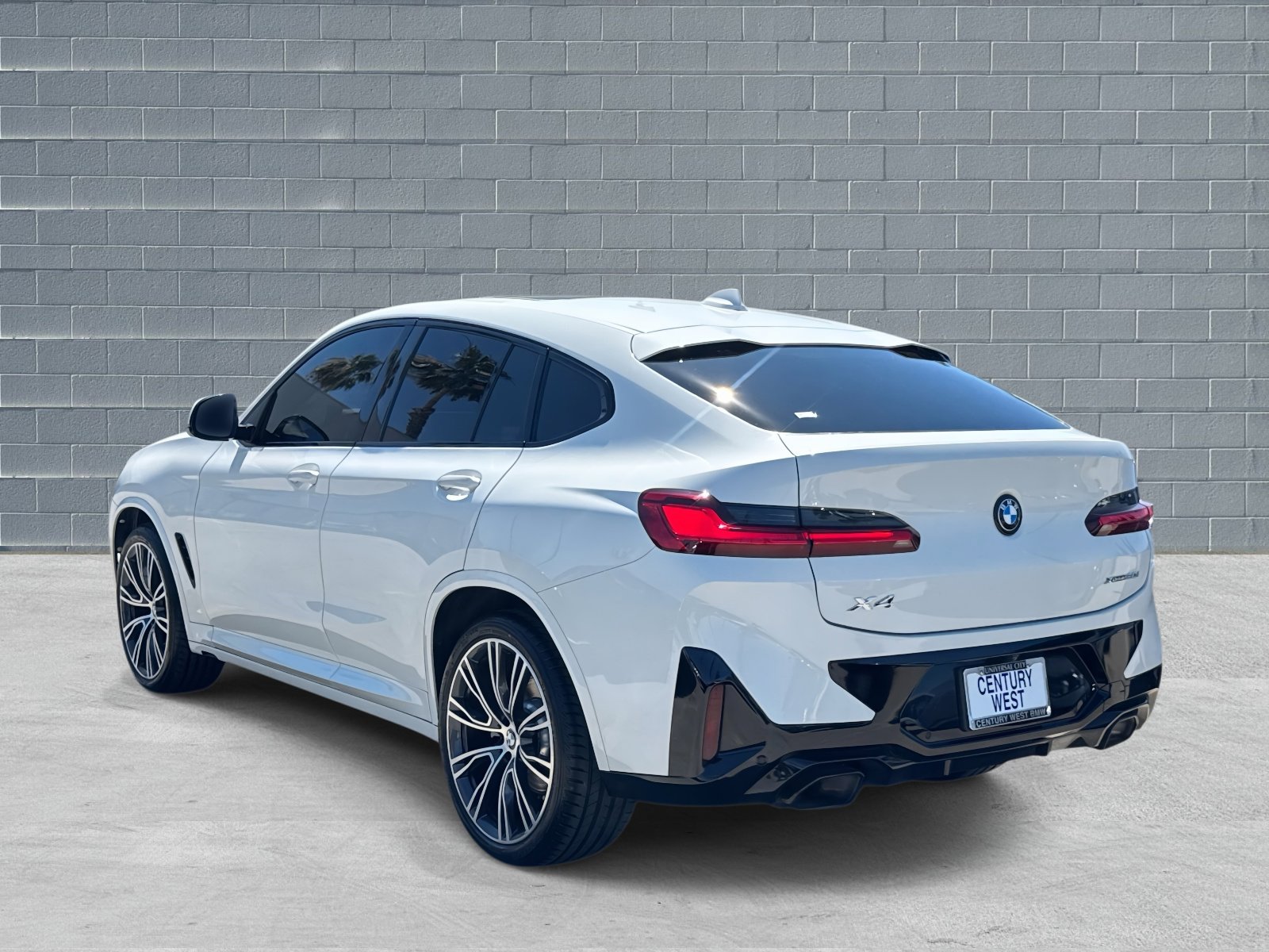 Used 2023 BMW X4 xDrive30i w/ M Sport Package image 4